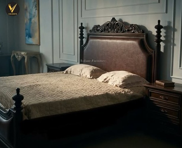 Royal Dark-Wood Bed