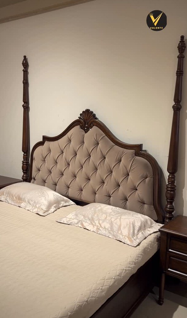 Poster Bed in Premium Wood